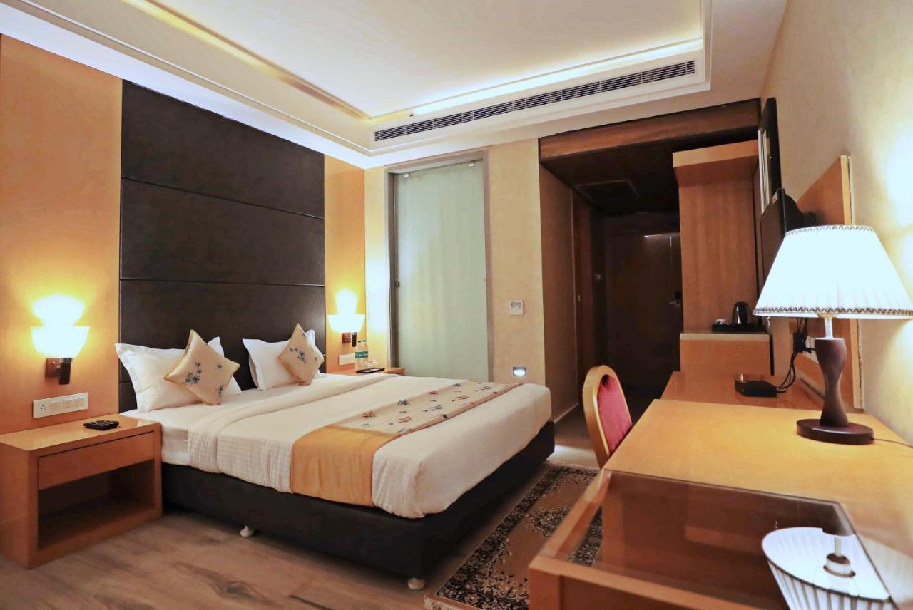 Bindiram Express By Shrigo Hotels Sitapur Muafi Extérieur photo